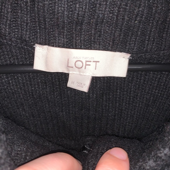 Ann Taylor Loft black wool blend classic sweater size M - Picture 4 of 4